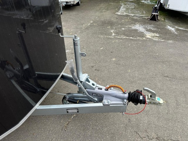 Cheval Liberte Debon Roadster 900 Alu + Türe 3500 kg, 100 km/h, 495x202x202cm - Pótkocsi dobozos: 2 kép. Cheval Liberte Debon Roadster 900 Alu + Türe 3500 kg, 100 km/h, 495x202x202cm - Pótkocsi dobozos: 2 kép.