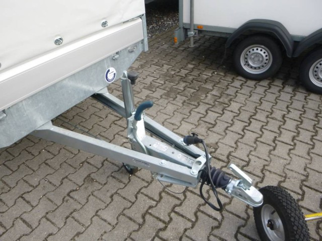 Hapert Azure H-2 Hochlader 3050 x 1600 x 300 mm, mit Plane 180 cm grau ZG 2,0 to. - Autó utánfutó: 2 kép. Hapert Azure H-2 Hochlader 3050 x 1600 x 300 mm, mit Plane 180 cm grau ZG 2,0 to. - Autó utánfutó: 2 kép.