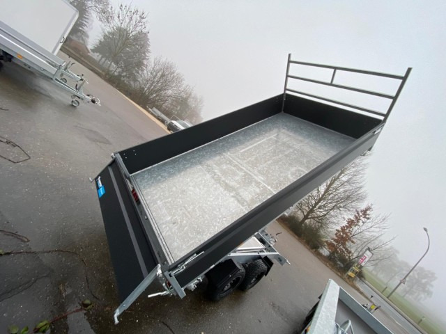 Hapert Cobalt + 3-Seitenkipper Multi Parabel 3350 x 1800 x 400 mm, ZG 3,5 to. - Pótkocsi billenőplatós: 4 kép. Hapert Cobalt + 3-Seitenkipper Multi Parabel 3350 x 1800 x 400 mm, ZG 3,5 to. - Pótkocsi billenőplatós: 4 kép.