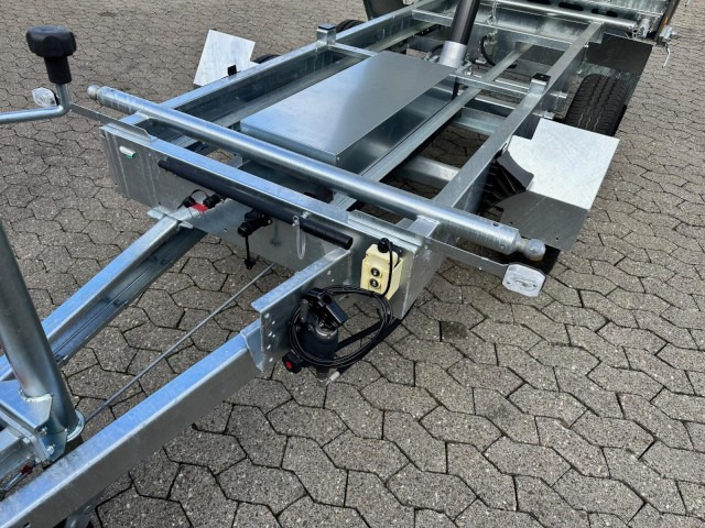 Humbaur 3-Seitenkipper HTK 2700.27 E-Pumpe Alu, 2670 x 1500 x 350 mm, 2,7 to. - Pótkocsi billenőplatós: 4 kép. Humbaur 3-Seitenkipper HTK 2700.27 E-Pumpe Alu, 2670 x 1500 x 350 mm, 2,7 to. - Pótkocsi billenőplatós: 4 kép.