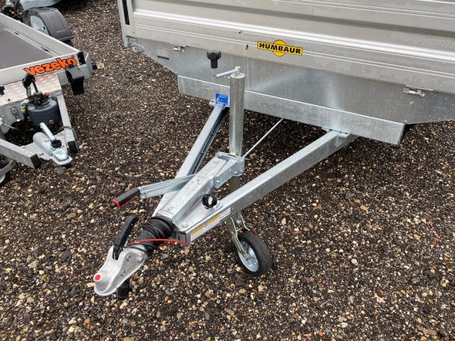 Humbaur HT 305221 GR Hochlader 3,0 to. 5220 x 2070 x 350 mm - Autó utánfutó: 2 kép. Humbaur HT 305221 GR Hochlader 3,0 to. 5220 x 2070 x 350 mm - Autó utánfutó: 2 kép.