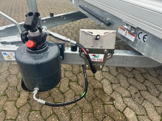 Humbaur HUK 273117 Heckkipper 2,7 t. AkkuFlex 3140 x 1750 x 300 mm - Pótkocsi billenőplatós: 2 kép. Humbaur HUK 273117 Heckkipper 2,7 t. AkkuFlex 3140 x 1750 x 300 mm - Pótkocsi billenőplatós: 2 kép.