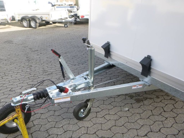 Humbaur Koffer HK 253718-20 PF30, 2,5 to. 3685x1730x1885mm - Pótkocsi dobozos: 2 kép. Humbaur Koffer HK 253718-20 PF30, 2,5 to. 3685x1730x1885mm - Pótkocsi dobozos: 2 kép.