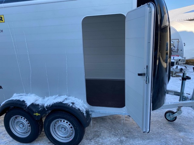 Humbaur Poly-Alu Koffer HKPA 203217, 2,0 to. 100 km/h, 3280 x 1770 x 1800 mm - Pótkocsi dobozos: 4 kép. Humbaur Poly-Alu Koffer HKPA 203217, 2,0 to. 100 km/h, 3280 x 1770 x 1800 mm - Pótkocsi dobozos: 4 kép.