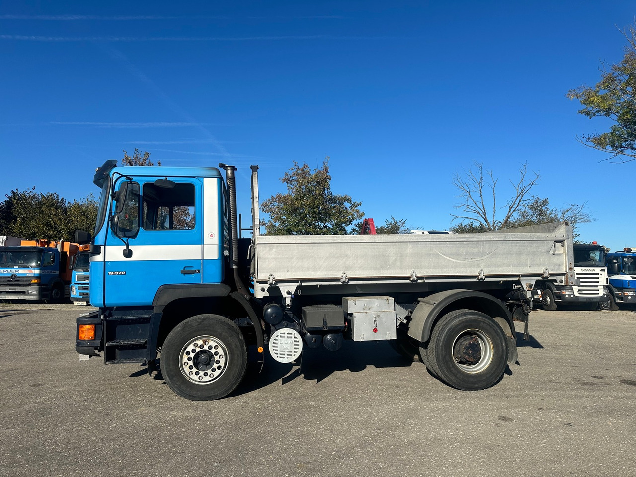 MAN 19.372 4x2 Kipper & Winterdienst - Billenőplatós teherautó: 4 kép. MAN 19.372 4x2 Kipper & Winterdienst - Billenőplatós teherautó: 4 kép.