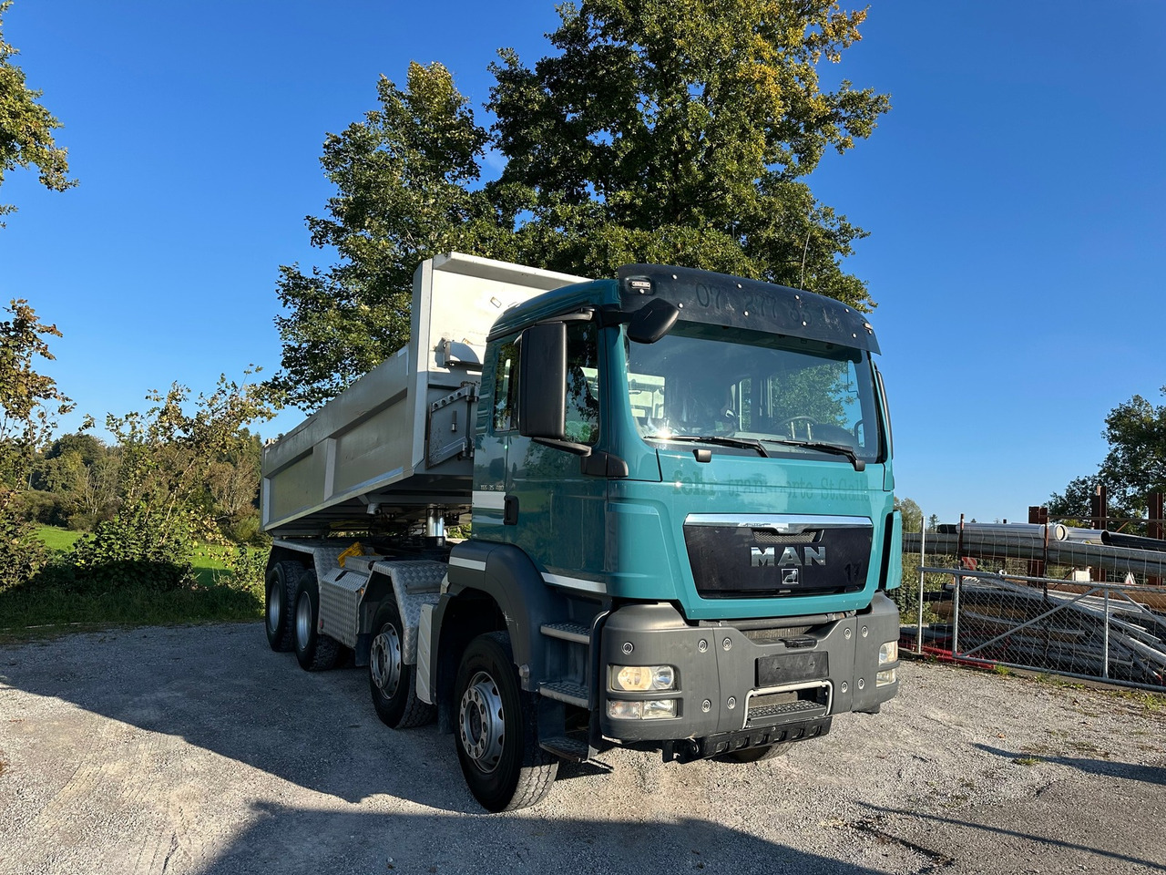 MAN 35.480 8x4 Moser - Billenőplatós teherautó: 2 kép. MAN 35.480 8x4 Moser - Billenőplatós teherautó: 2 kép.