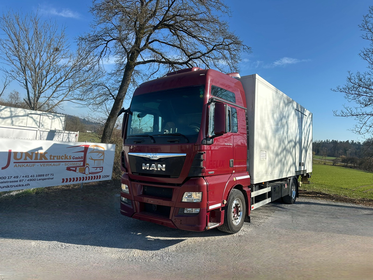 MAN TGX 18.440 4x2 Fahrschule - Dobozos felépítményű teherautó: 1 kép. MAN TGX 18.440 4x2 Fahrschule - Dobozos felépítményű teherautó: 1 kép.
