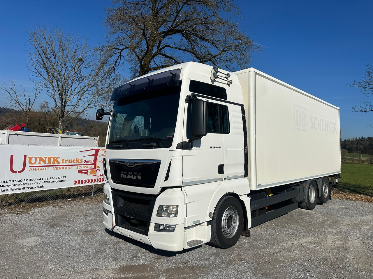MAN TGX 26.440 6x2 Koffer - Dobozos felépítményű teherautó: 1 kép. MAN TGX 26.440 6x2 Koffer - Dobozos felépítményű teherautó: 1 kép.
