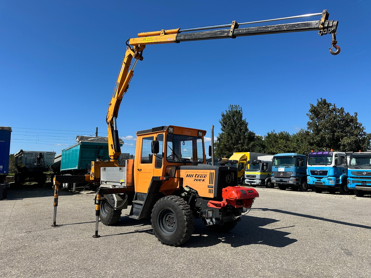 MERCEDES-BENZ MB Trac 700K Brücke-Kran-Seilwinde - Kommunális traktor: 2 kép. MERCEDES-BENZ MB Trac 700K Brücke-Kran-Seilwinde - Kommunális traktor: 2 kép.