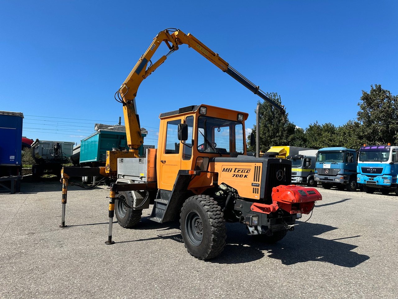 MERCEDES-BENZ MB Trac 700K Brücke-Kran-Seilwinde - Kommunális traktor: 3 kép. MERCEDES-BENZ MB Trac 700K Brücke-Kran-Seilwinde - Kommunális traktor: 3 kép.