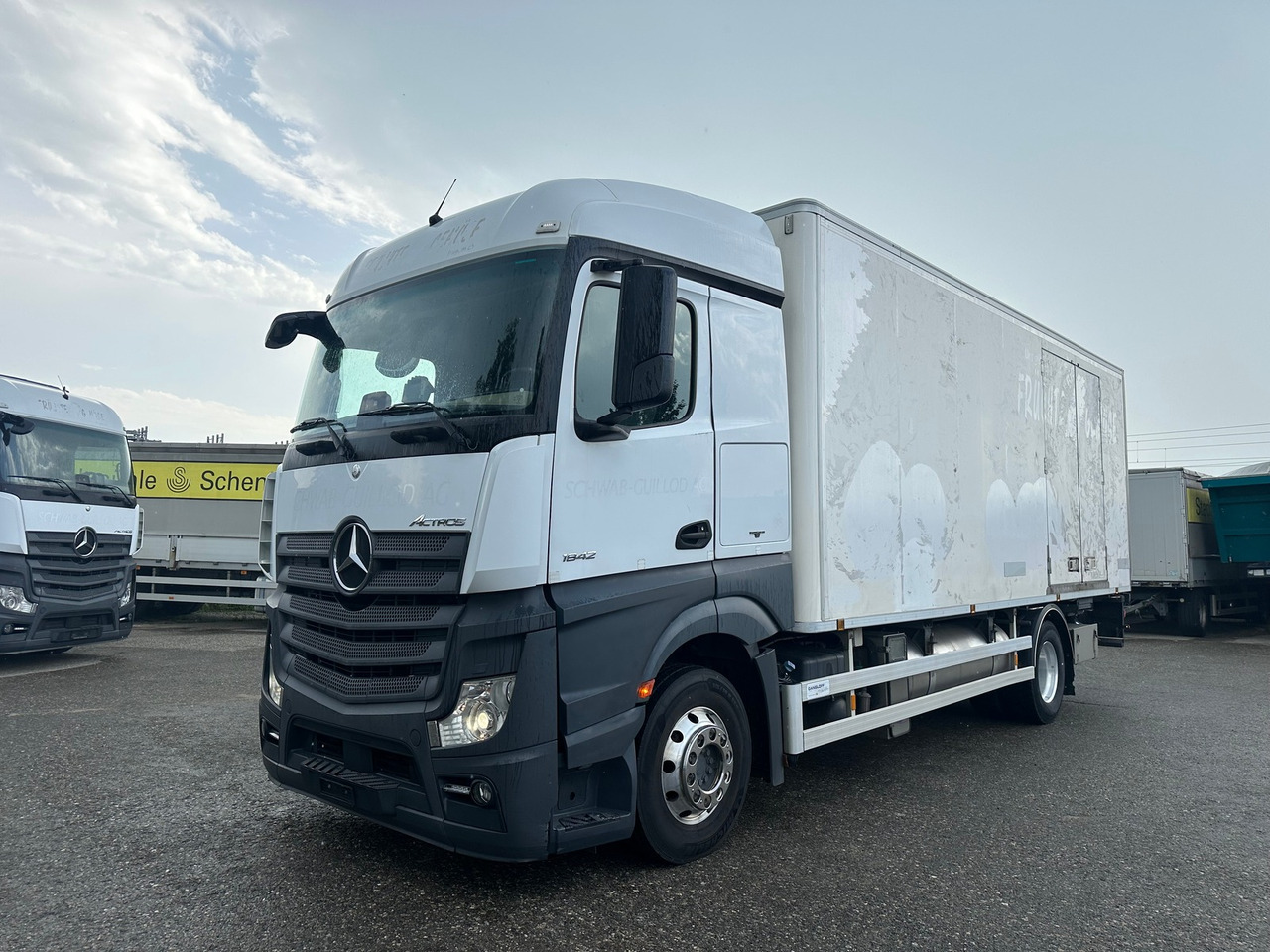 MERCEDES-BENZ actros 18.42 4x2 Gas-Kühlfahrzeug - Hűtős teherautó: 1 kép. MERCEDES-BENZ actros 18.42 4x2 Gas-Kühlfahrzeug - Hűtős teherautó: 1 kép.