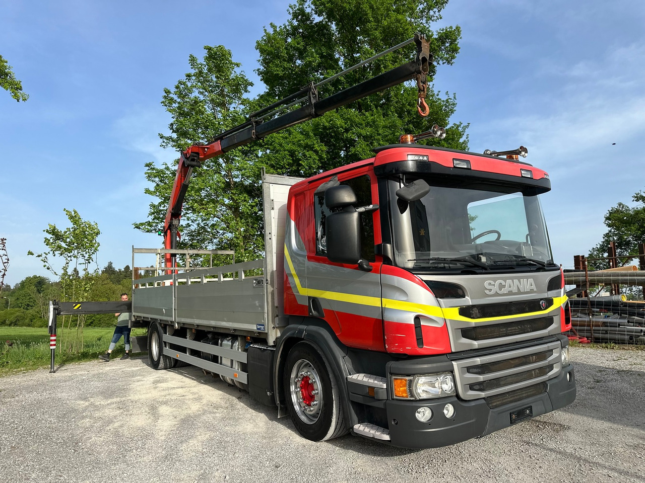 SCANIA P410 Euro6 4x2 Palfinger 13001 - Platós teherautó, Darus autó: 2 kép. SCANIA P410 Euro6 4x2 Palfinger 13001 - Platós teherautó, Darus autó: 2 kép.