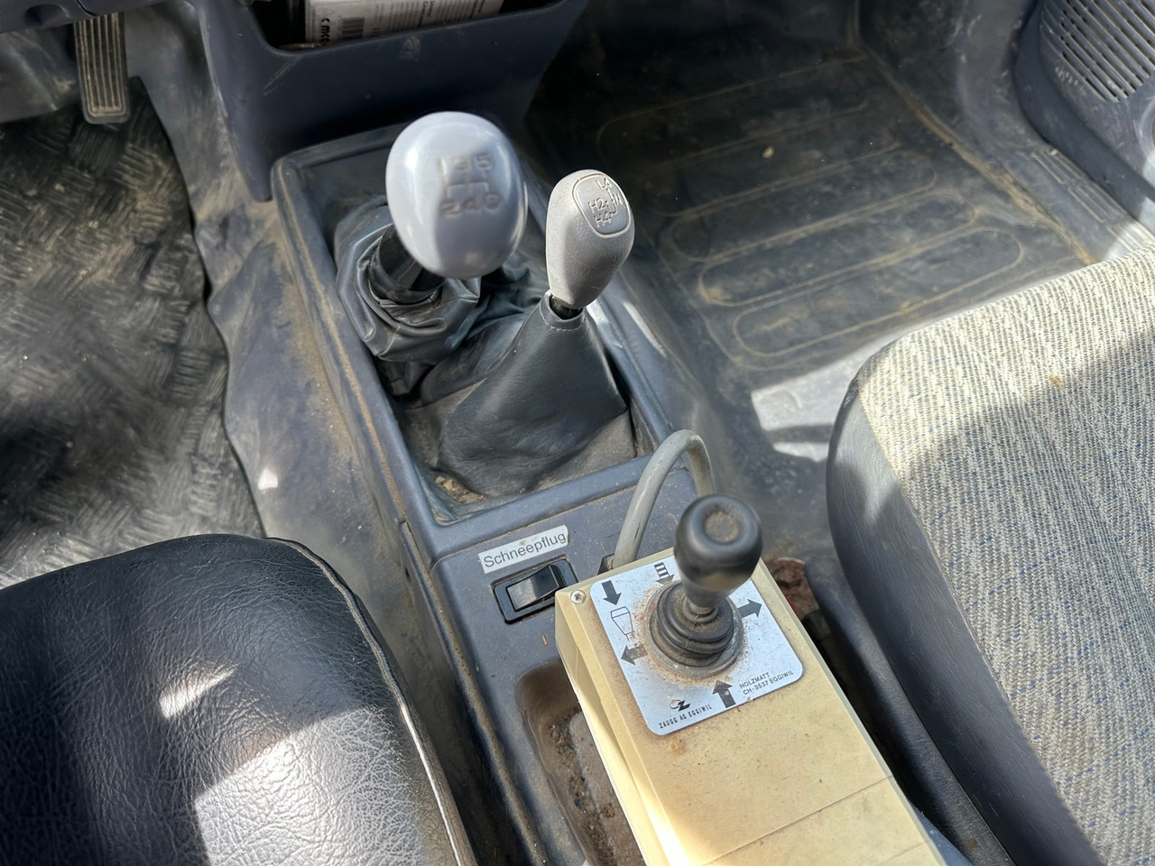 TOYOTA Hilux 4WD 4x4 Winterdienst Kipper - Billenőplatós kisteherautó: 5 kép. TOYOTA Hilux 4WD 4x4 Winterdienst Kipper - Billenőplatós kisteherautó: 5 kép.