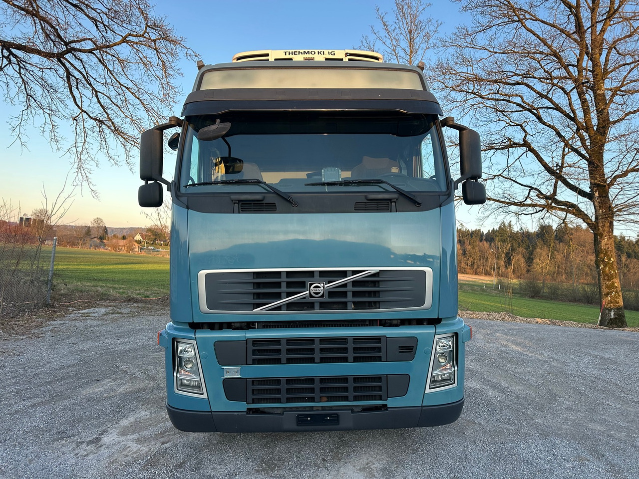 VOLVO FH 400 4x2 Kühler - Hűtős teherautó: 5 kép. VOLVO FH 400 4x2 Kühler - Hűtős teherautó: 5 kép.