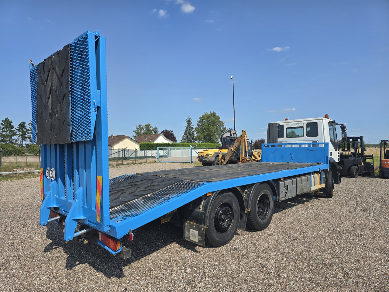 IVECO 260S33 - Autószállító teherautó: 3 kép. IVECO 260S33 - Autószállító teherautó: 3 kép.