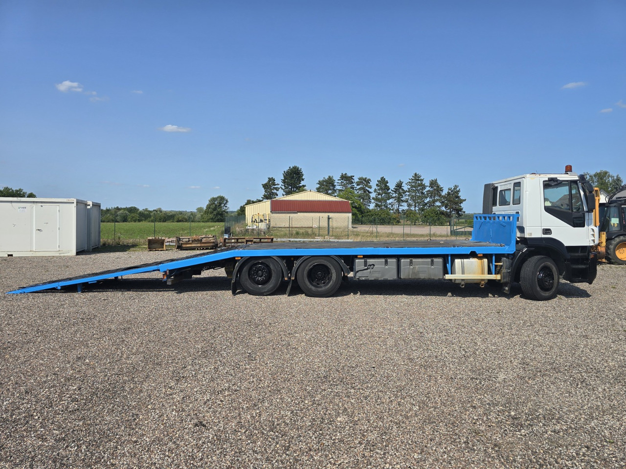 IVECO 260S33 - Autószállító teherautó: 5 kép. IVECO 260S33 - Autószállító teherautó: 5 kép.