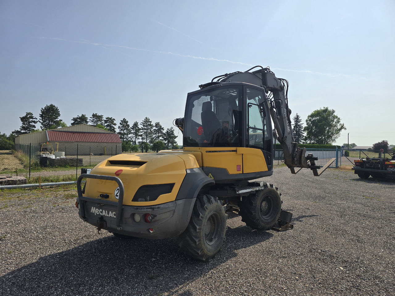MECALAC 12 MTX - Gumikerekes kotró: 3 kép. MECALAC 12 MTX - Gumikerekes kotró: 3 kép.