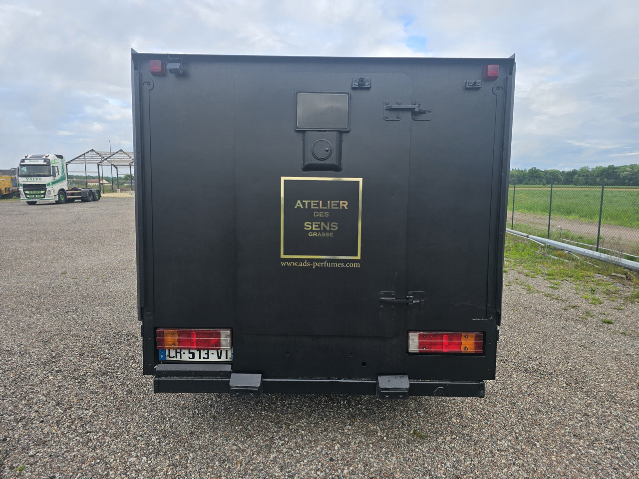 Mercedes Vario 816 - Páncélautó: 5 kép. Mercedes Vario 816 - Páncélautó: 5 kép.