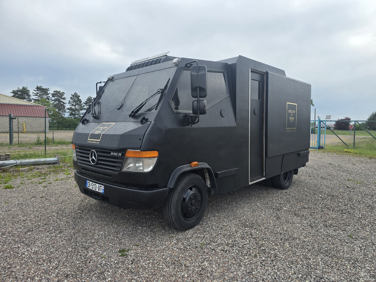 Mercedes Vario 816 - Páncélautó: 1 kép. Mercedes Vario 816 - Páncélautó: 1 kép.