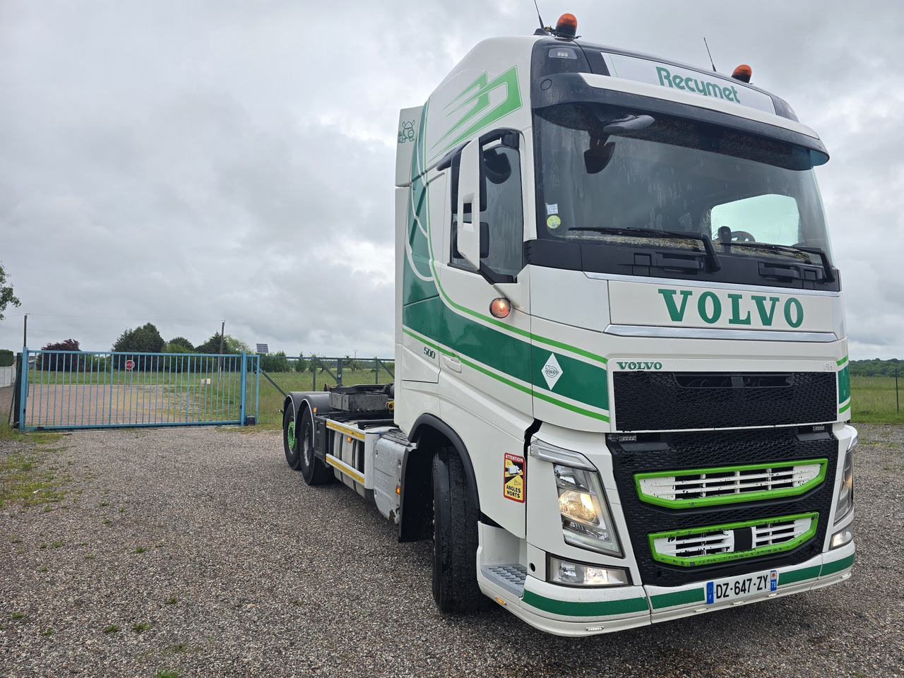 VOLVO FH500 Globe XL - Horgos rakodó teherautó: 2 kép. VOLVO FH500 Globe XL - Horgos rakodó teherautó: 2 kép.