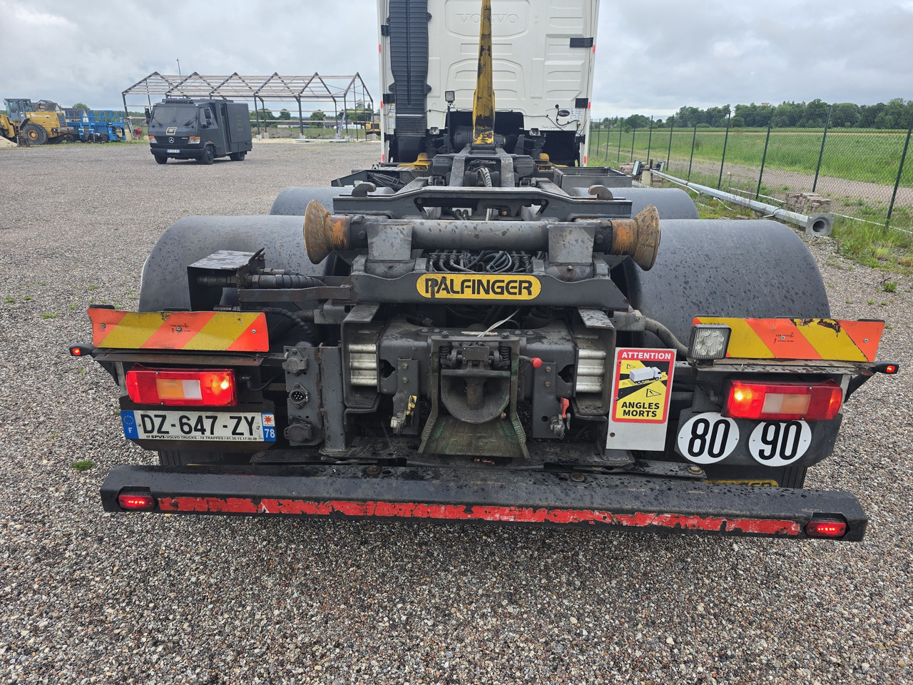 VOLVO FH500 Globe XL - Horgos rakodó teherautó: 4 kép. VOLVO FH500 Globe XL - Horgos rakodó teherautó: 4 kép.
