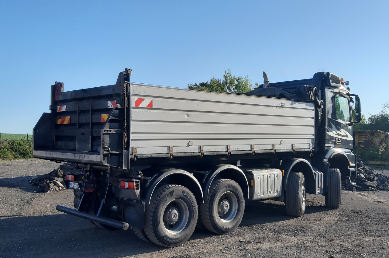 Billenőplatós teherautó MERCEDES-BENZ AROCS 3245 8x4 Bordmatic THERMO CRAMARO AHK: 10 kép.