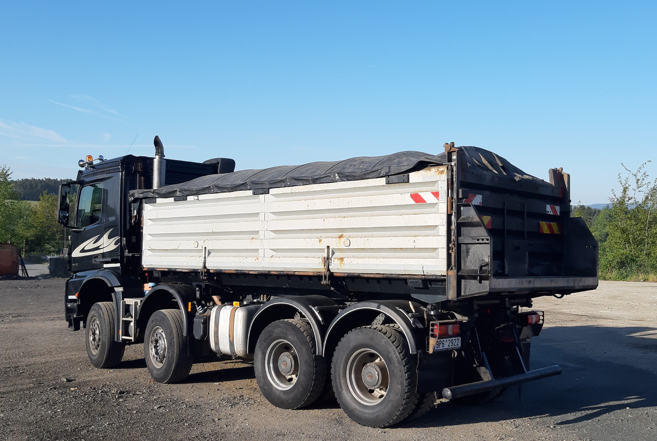 MERCEDES-BENZ AROCS 3245 8x4 Bordmatic THERMO CRAMARO AHK - Billenőplatós teherautó: 5 kép. MERCEDES-BENZ AROCS 3245 8x4 Bordmatic THERMO CRAMARO AHK - Billenőplatós teherautó: 5 kép.
