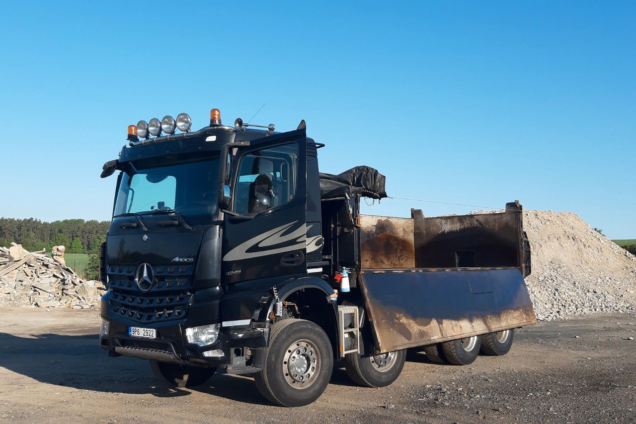 Mercedes-Benz AROCS 3245 8x4 Bordmatic/ THERMO/ CRAMARO/ AHK - Billenőplatós teherautó: 2 kép. Mercedes-Benz AROCS 3245 8x4 Bordmatic/ THERMO/ CRAMARO/ AHK - Billenőplatós teherautó: 2 kép.