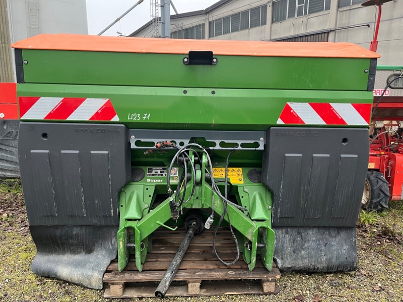 Amazone ZA-TS 1700 PROFIS TRONIC - Műtrágyaszóró: 3 kép. Amazone ZA-TS 1700 PROFIS TRONIC - Műtrágyaszóró: 3 kép.