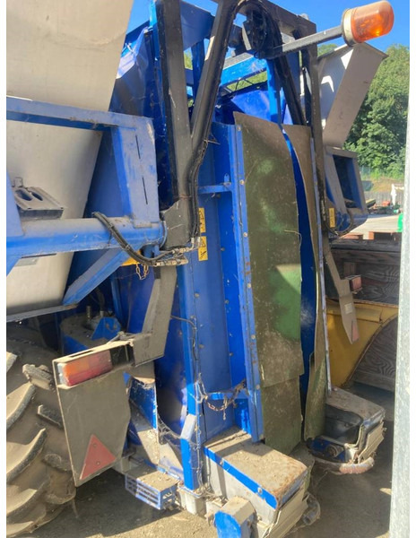 BRAUD TB15 - Szőlőkombájn: 3 kép. BRAUD TB15 - Szőlőkombájn: 3 kép.