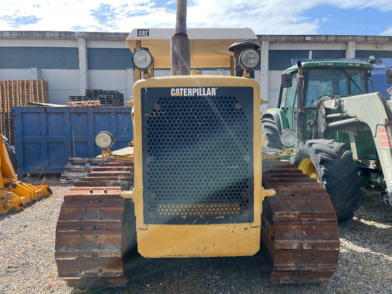 Cat D 6 - Lánctalpas traktor: 2 kép. Cat D 6 - Lánctalpas traktor: 2 kép.