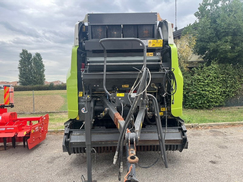 Claas Variant 380 - Bálázó: 5 kép. Claas Variant 380 - Bálázó: 5 kép.