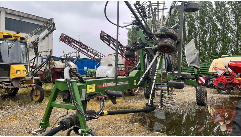 Fendt Former 7850 Pro - Szénaforgató: 1 kép. Fendt Former 7850 Pro - Szénaforgató: 1 kép.
