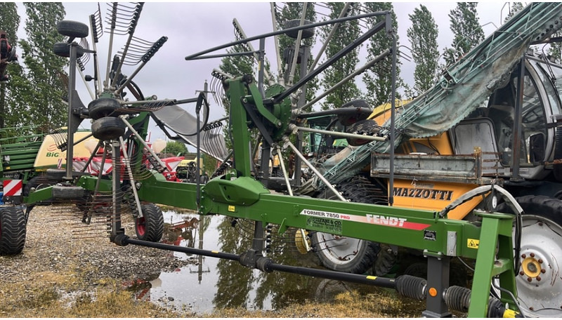 Fendt Former 7850 Pro - Szénaforgató: 2 kép. Fendt Former 7850 Pro - Szénaforgató: 2 kép.
