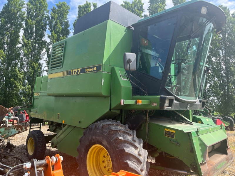 John Deere 1177 - Kombájn: 3 kép. John Deere 1177 - Kombájn: 3 kép.