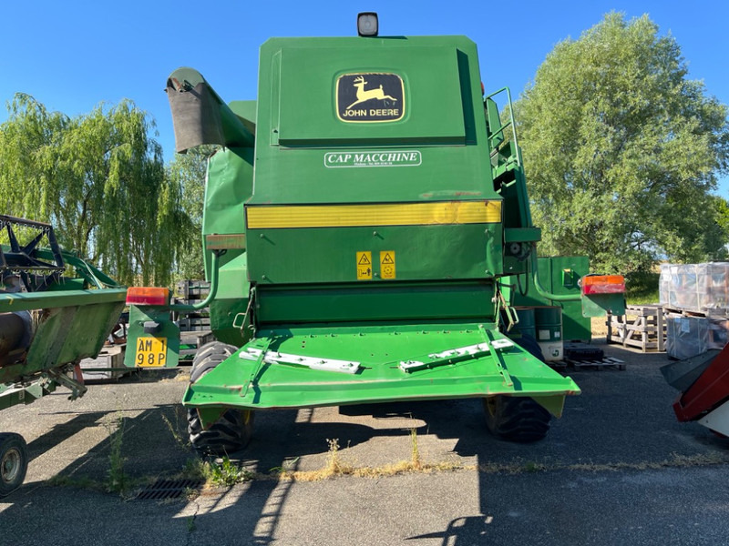 John Deere 2256 - Kombájn: 3 kép. John Deere 2256 - Kombájn: 3 kép.
