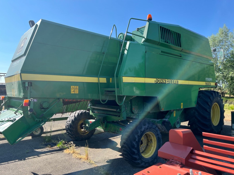 John Deere 2256 - Kombájn: 4 kép. John Deere 2256 - Kombájn: 4 kép.
