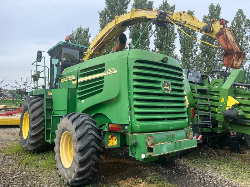 John Deere 7700 - Önjáró szecskázógép: 3 kép. John Deere 7700 - Önjáró szecskázógép: 3 kép.