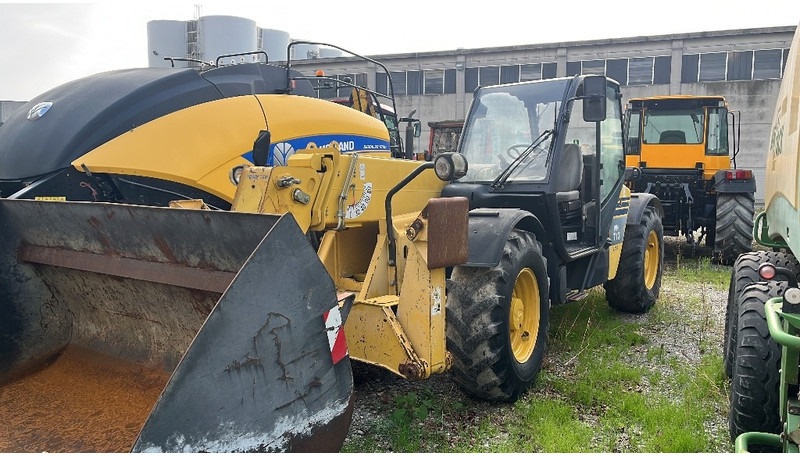 Komatsu WH 713 - Teleszkópos rakodó: 3 kép. Komatsu WH 713 - Teleszkópos rakodó: 3 kép.