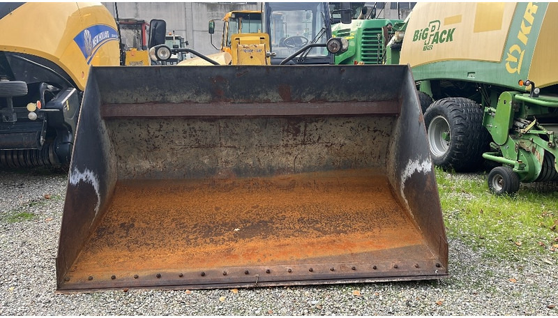 Komatsu WH 713 - Teleszkópos rakodó: 2 kép. Komatsu WH 713 - Teleszkópos rakodó: 2 kép.