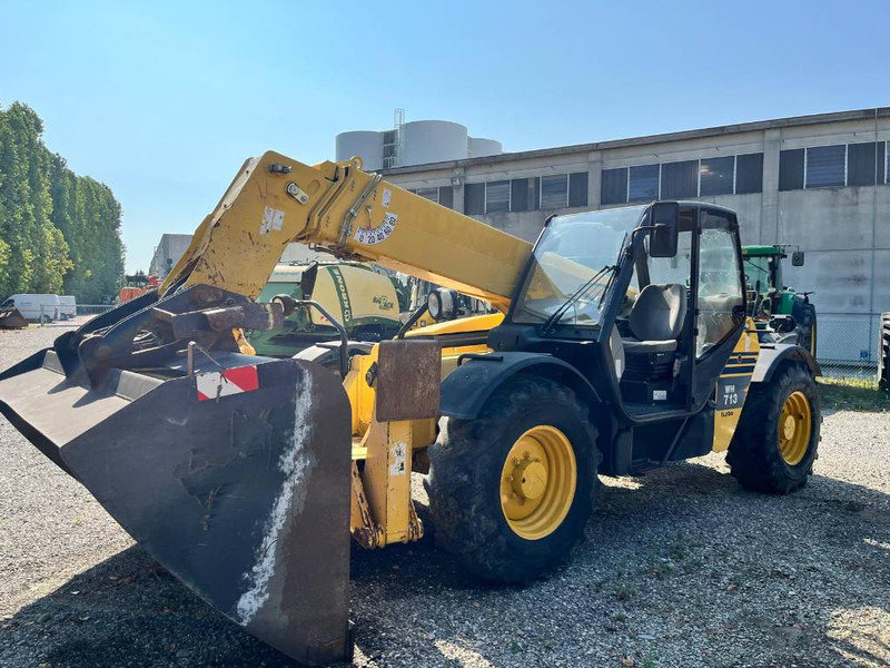 Komatsu WH 713 - Teleszkópos rakodó: 3 kép. Komatsu WH 713 - Teleszkópos rakodó: 3 kép.