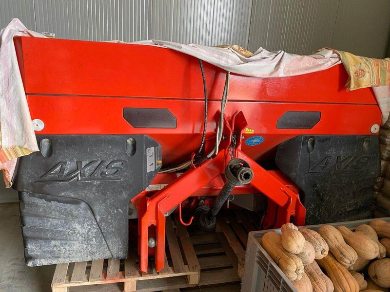 Kuhn Axis 40.1 W - Műtrágyaszóró: 1 kép. Kuhn Axis 40.1 W - Műtrágyaszóró: 1 kép.