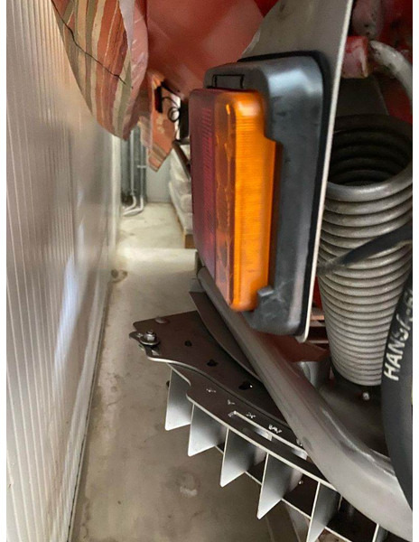 Kuhn Axis 40.1 W - Műtrágyaszóró: 4 kép. Kuhn Axis 40.1 W - Műtrágyaszóró: 4 kép.