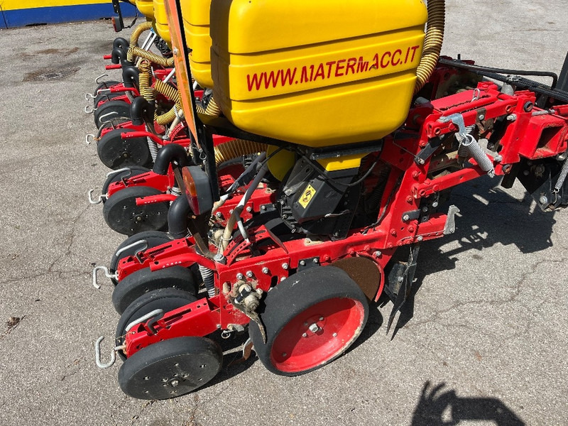 MaterMacc MS 8130 - Precíziós vetőgép: 4 kép. MaterMacc MS 8130 - Precíziós vetőgép: 4 kép.