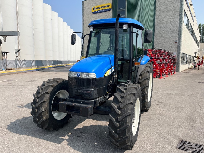 New Holland TD 90 D - Traktor: 1 kép. New Holland TD 90 D - Traktor: 1 kép.