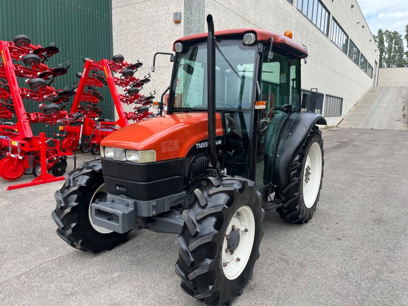 New Holland TN 55 D - Traktor: 1 kép. New Holland TN 55 D - Traktor: 1 kép.