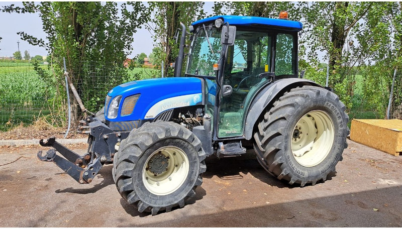 New Holland TN 95 D A - Traktor: 2 kép. New Holland TN 95 D A - Traktor: 2 kép.