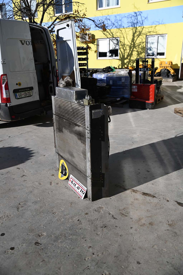 AKG engine cooling radiator - Radiátor - Építőipari gépek: 2 kép. AKG engine cooling radiator - Radiátor - Építőipari gépek: 2 kép.