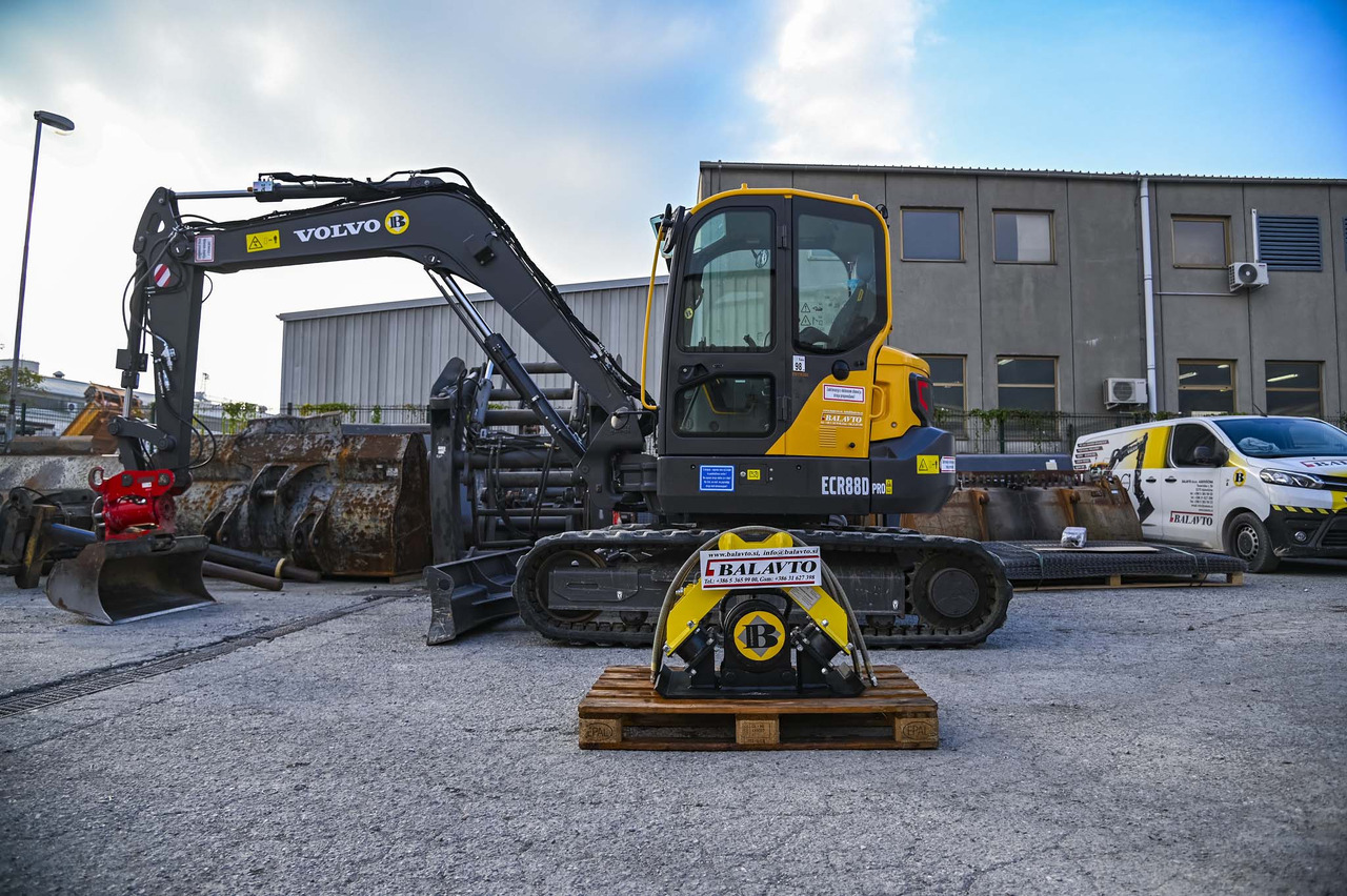 Plate compactor Vibro BAT02 - Adapterek - Kotrógép: 2 kép. Plate compactor Vibro BAT02 - Adapterek - Kotrógép: 2 kép.