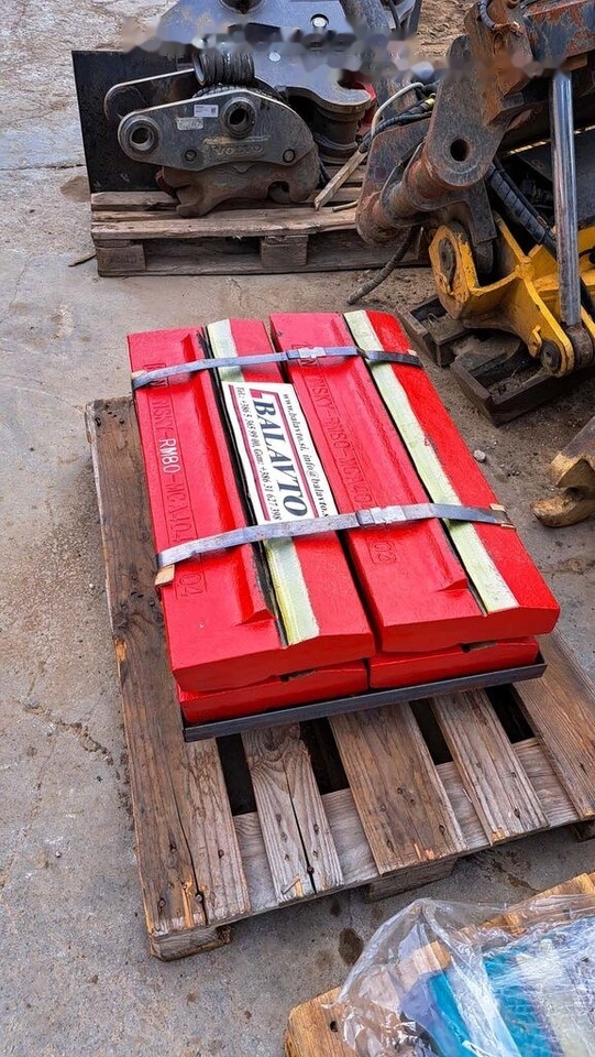 Blow bar Rubble Master RM80 for crusher - Alkatrész - Törőgép: 4 kép. Blow bar Rubble Master RM80 for crusher - Alkatrész - Törőgép: 4 kép.